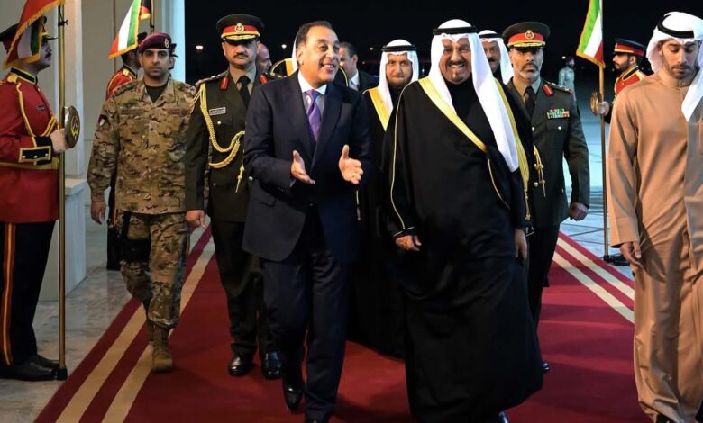 رئيس الوزراء يصل دولة الكويت الشقيقة في زيارة رسمية لتعزيز مجالات التعاون المشترك 1 FB IMG 1740253221534
