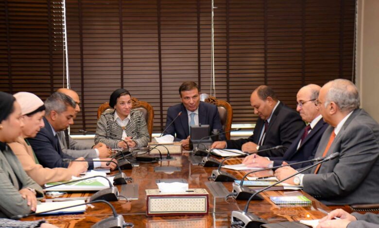 وزيرا البيئة والزراعة يبحثان الإستفادة من المُخلفات الزراعية والحيوانية في تصنيع الأعلاف والأسمدة العضوية 1 IMG 20250315 WA0039