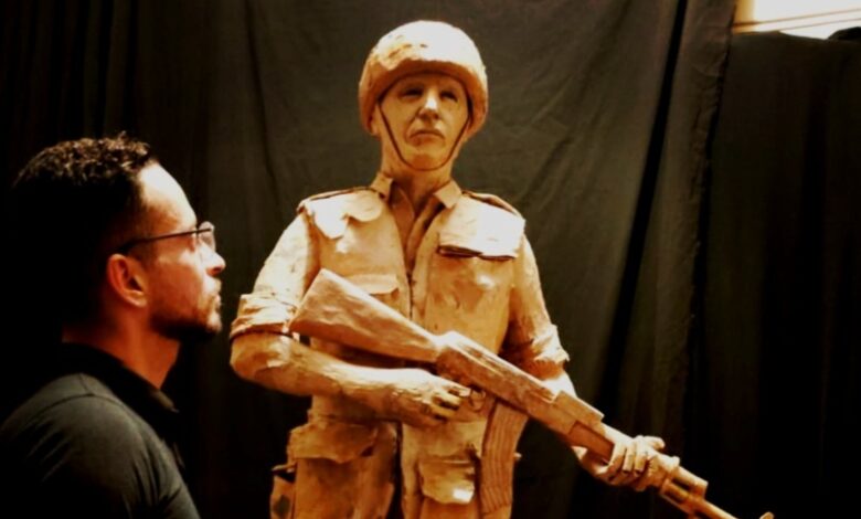 تمثال صديق للبيئة يهديه فنان تشكيلي للرئيس في ذكرى تحرير سيناء 1 IMG ٢٠٢٥٠٤٢٥ ٢٢١٩١٧