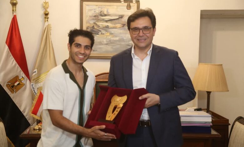 وزير الثقافة يعلن النجم العالمي مينا مسعود ممثلًا للثقافة والفنون المصرية في الخارج ..بعد تكريمه 1 FB IMG 1746457004925