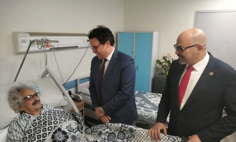 وزير الثقافة يزور الكاتب الكبير صنع الله إبراهيم بعد خضوعه لجراحة أمس ويطمئن قراءه ومحبيه على حالته الصحية 1 FB IMG 1747157509452