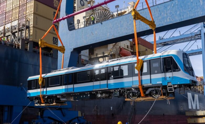 وزير الصناعة والنقل يعلن وصول أول قطار مكيف للخط الأول لمترو الأنفاق إلى ميناء الإسكندرية من صفقة توريد 55 قطار من الستوم الفرنسية 1 FB IMG 1747296297971