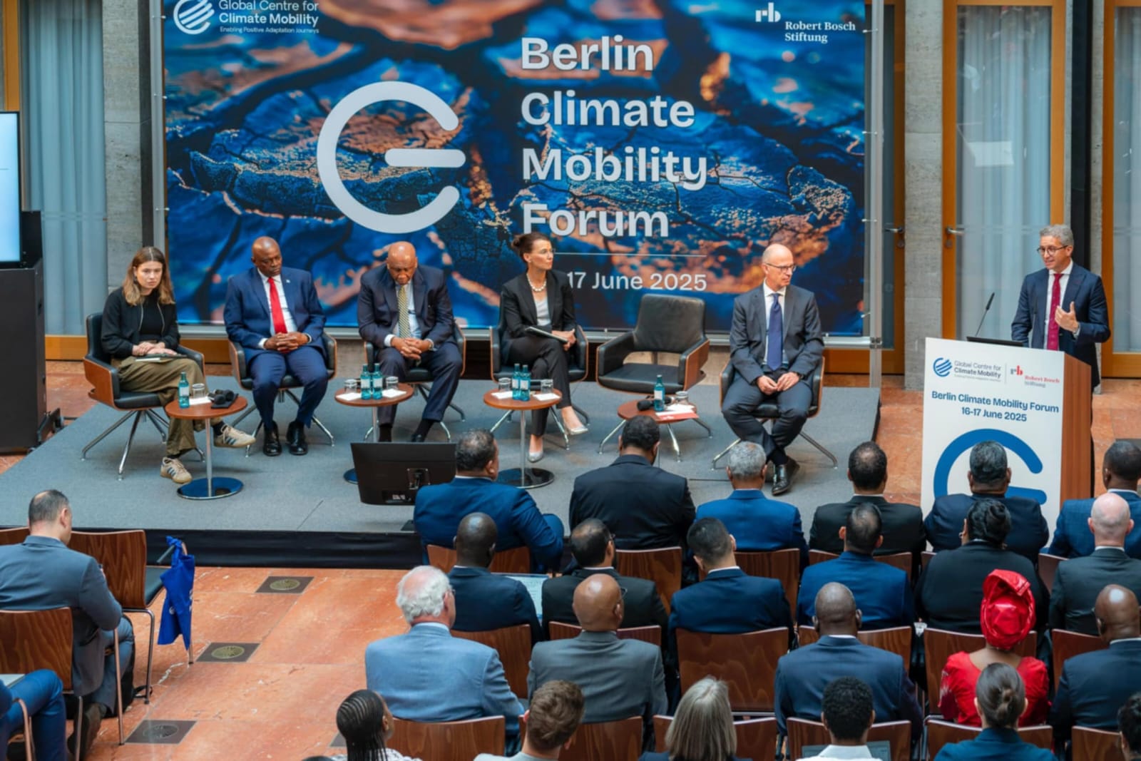 نيابة عن وزيرة البيئة: رئيس جهاز شئون البيئة يشارك بمنتدى برلين للتنقل المناخي 1 IMG 20250621 WA0085