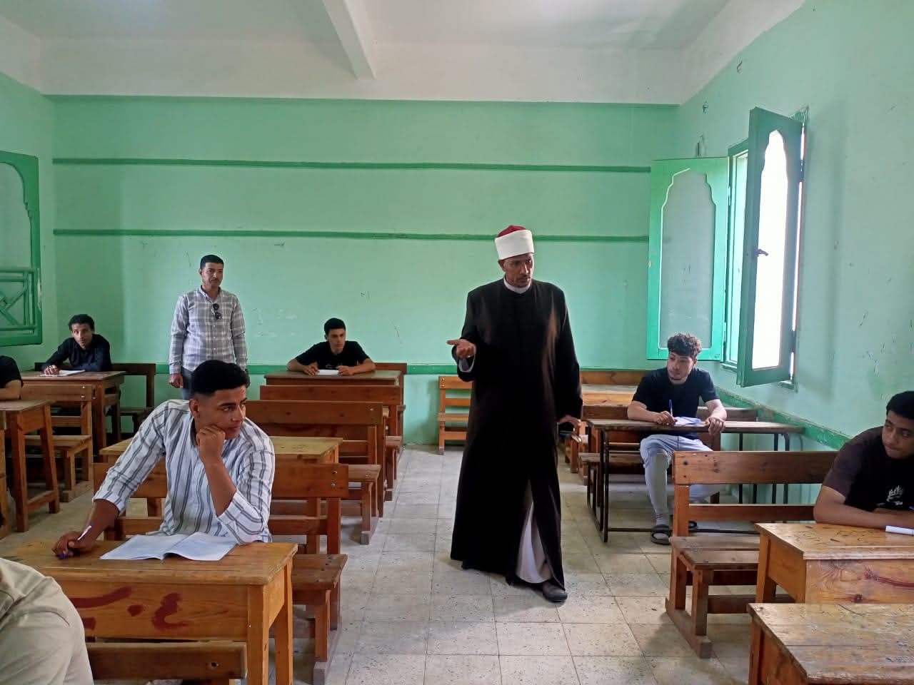 طلاب الأدبي بلجان الثانوية الأزهرية فى كفرالشيخ سعداء بالصرف 1 IMG 20250622 WA0075