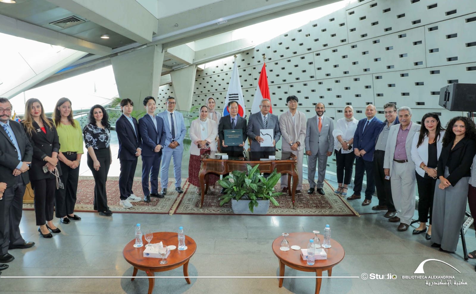 توقيع مذكرة تفاهم بين مكتبة الإسكندرية والمتحف الوطني لنظم تاريخ الكتابة بكوريا الجنوبية 1 IMG 20250709 WA0045