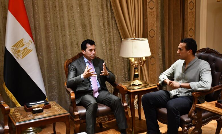 وزير الشباب والرياضة يلتقي البطل الاولمبي أحمد الجندي ويبحث إستعداداته للمرحلة المقبلة 1 IMG 20250807 WA0034