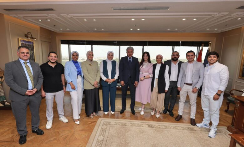 وزير السياحة والآثار يلتقي مجموعة من المؤثرين وأصحاب المحتوى الرقمي المصريين لبحث سبل التعاون للترويج للمقصد السياحي المصري والمشاركة في حملة "إحنا مصر" 1 FB IMG 1758137842675