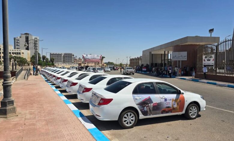 ١٠٠ سيارة أجرة لشباب السويس بتمويل من جهاز تنمية المشروعات لتطوير خدمات النقل بالمحافظة 1 FB IMG 1758641942955