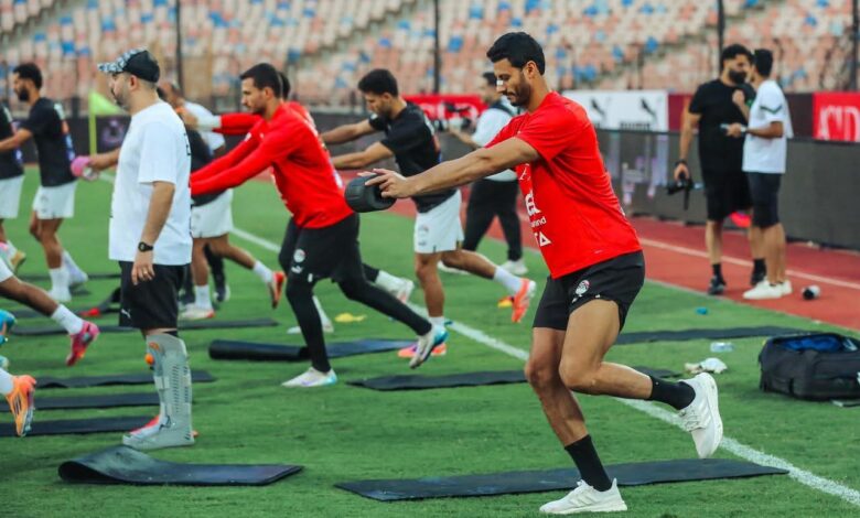 منتخب مصر الأول لكرة القدم ينتهى من أولى تدريباته باستاد القاهرة الدولي إستعدادا لمباراة جيبوتي المقرر لها الأربعاء المقبل بدولة المغرب 1 FB IMG 1759698814766