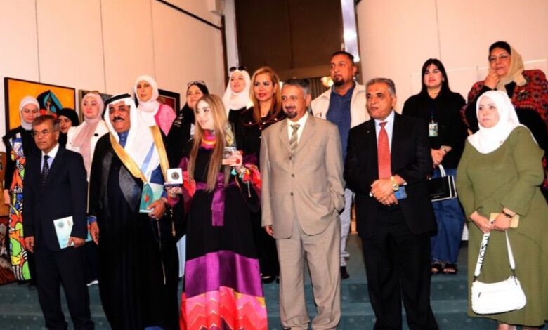 تكريم الأديبة الدكتورة سارة طالب السهيل في ختام المعرض العاشر لموقع “تشكيلات عراقيات” 1 IMG 20251017 WA0033