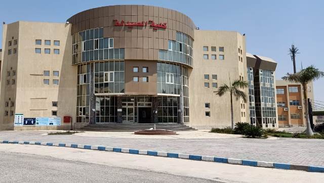 صيدلة المصرية الروسية تحتفل بتخريج دفعة دبلومة التوجّهات العلاجية 1 IMG 20251020 WA0006