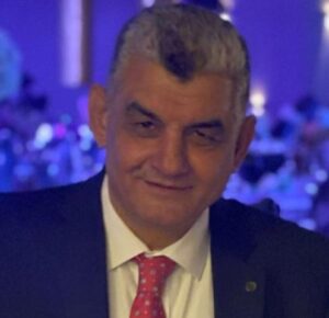 صيدلة المصرية الروسية تحتفل بتخريج دفعة دبلومة التوجّهات العلاجية 3 IMG 20251020 WA0009