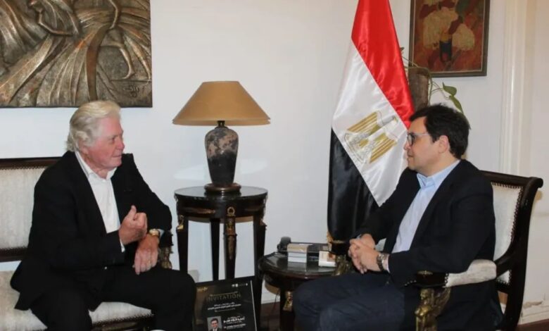 وزير الثقافة و الفنان حسين فهمي يبحثان الترتيبات النهائية لإنطلاق الدورة 46 من مهرجان القاهرة السينمائي الدولي 1 FB IMG 1762440510441