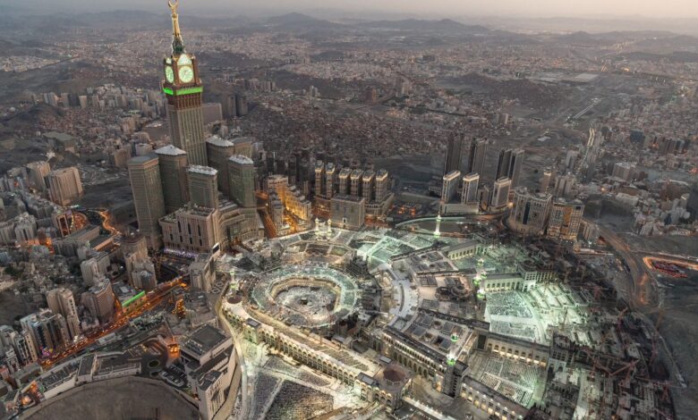 دارة الملك عبدالعزيز تنظم ملتقى "تاريخ الحج والحرمين الشريفين" في جدة ضمن مؤتمر ومعرض الحج 1 IMG 20251109 WA0021