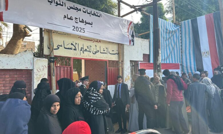 إقبال كبير للناخبين أمام لجان "بنت الشاطئ" بالعسيرات بسوهاج 1 FB IMG 1764757700157