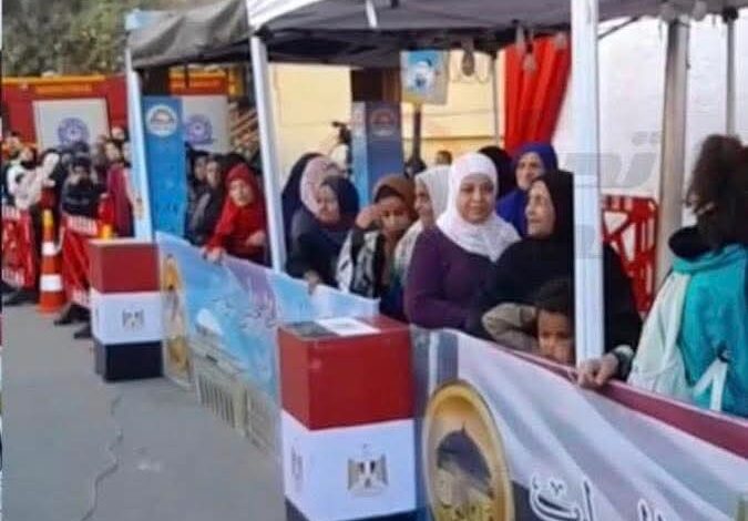توافد الناخبين فى لجان دائرة إمبابة للتصويت في إنتخابات مجلس النواب 1 FB IMG 1764757895901