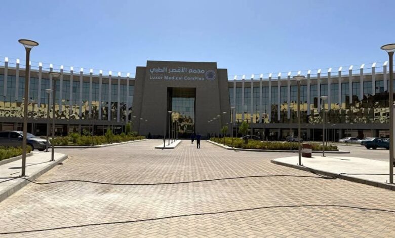 بدء تشغيل وحدة جراحات القلب المفتوح .. وإفتتاح عناية القلب المتخصصة بالمجمع الطبي الدولي بالأقصر بتجهيزات تتخطى 45 مليون جنيه 1 FB IMG 1765021621815