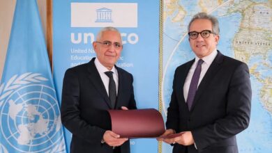 السفير المصري في باريس يقدم أوراق إعتماده إلى مدير عام منظمة اليونسكو 6 FB IMG 1765198485155