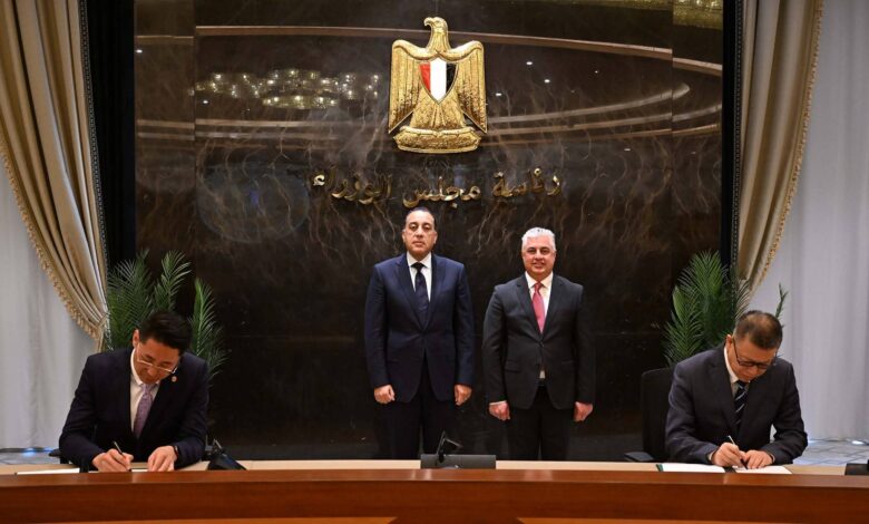 بإستثمارات 1.15 مليار دولار .. إقامة 3 مجمعات صناعية جديدة في مجالات متنوعة بالمنطقة الاقتصادية لقناة السويس 1 FB IMG 1766514126912