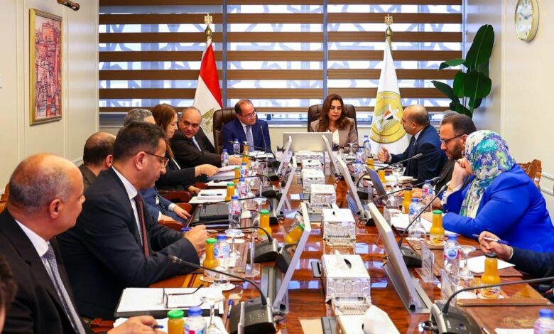 د. منال عوض ووزير المالية يبحثان عدداً من الملفات المشتركة 1 IMG 20251203 WA0038