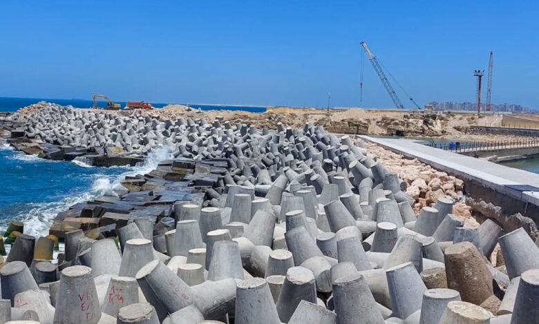 وزارة الري : تنفيذ ٦ مشروعات لحماية شواطىء الإسكندرية و راس البر بدمياط ومطروح وكفر الشيخ 1 IMG 20251206 WA0013