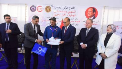 بمشاركة 26 شركة .. وزير العمل ومحافظ السويس يفتتحان ملتقى توظيفي 15 FB IMG 1768737009431