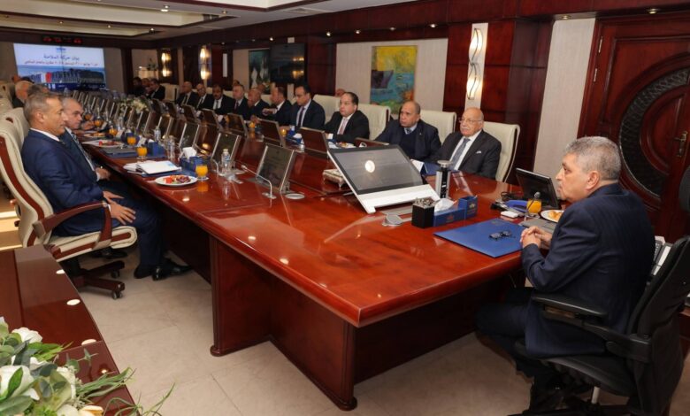 خلال لقائه بممثلي الخطوط والتوكيلات الملاحية "مؤشرات إيجابية تبشر بتعافي حركة الملاحة بالقناة خلال الفترة المُقبلة" 1 FB IMG 1769027925101