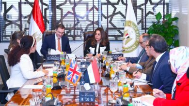 د. منال عوض تبحث مع السفير البريطاني تعزيز الشراكة الاستراتيجية في مجالات المناخ والنمو الأخضر 8 IMG 20260122 WA0047