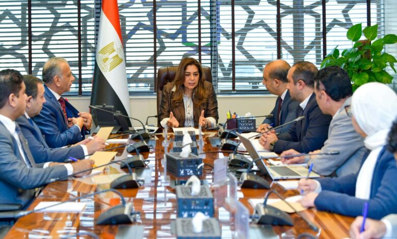 وزيرة التنمية المحلية والبيئة تبحث تطوير منظومة تداول المخلفات الطبية والخطرة 1 IMG 20260226 WA0115