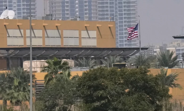 عاجل .. إيران تستهدف مجمع السفارة الأمريكية في بغداد بالمسيرات .. ومنزل بمنطقة الجادرية 1 69af32dec18109.105