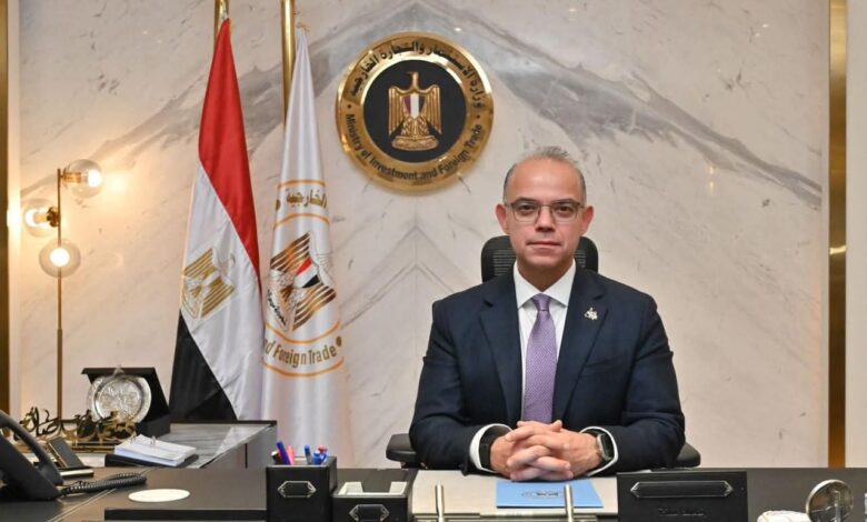 تيسيرًا على الشركات .. وزير الإستثمار والتجارة الخارجية يوجّه بإلغاء التصديق على عقود التأجير التمويلي لمشروعات المناطق الحرة 1 FB IMG 1773693412842