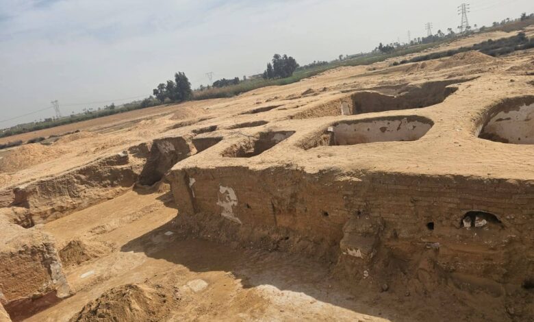 الكشف عن مبنى أثري يرجع إلى بدايات الرهبنة القبطية خلال القرن الخامس الميلادي بمنطقة القلايا بمحافظة البحيرة 1 FB IMG 1774266919094