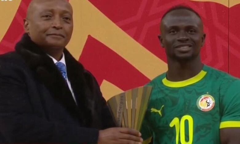 " كاف " يلزم نجم السنغال ساديو ماني بإعادة جائزة أفضل لاعب في بطولة كأس الأمم الإفريقية 1 IMG 20260320 WA0129