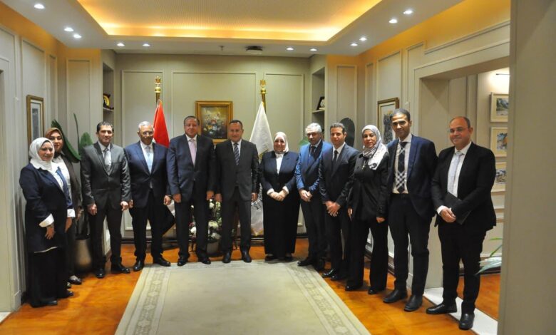 د.قنصوة ورئيس الجهاز المصري للملكية الفكرية يبحثان سبل تعزيز التعاون المشترك 1 IMG 20260326 WA0061