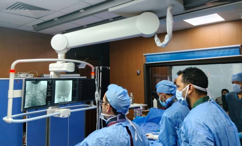 نجاح إجراء أول حالة سحب جلطة حادة بالمخ بمستشفى طيبة التخصصي بإسنا وإنقاذ مريضة خلال “الوقت الذهبي” قبل مرور 48 ساعة على حدوث الجلطة 1 FB IMG 1775898860572