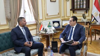 نائب رئيس البورصة ورئيس جامعة القاهرة يبحثان نشر ثقافة الإستثمار والتوعية بأهميتها 6 IMG 20260405 WA0094